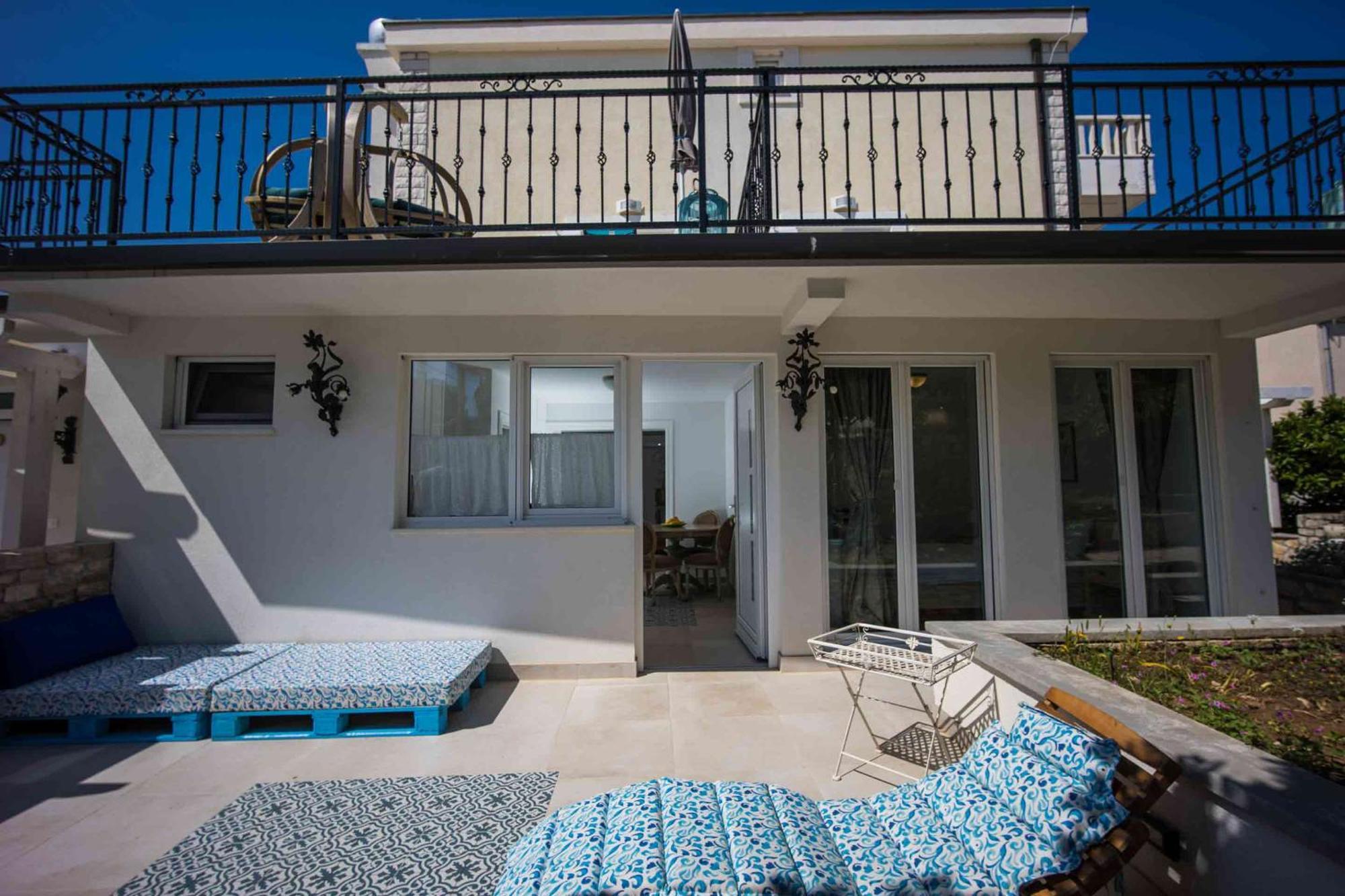 Boutique Guesthouse Sveti Petar, On The Beach, Heated Pool & Boat Berth - Adult Only Nečujam Rom bilde